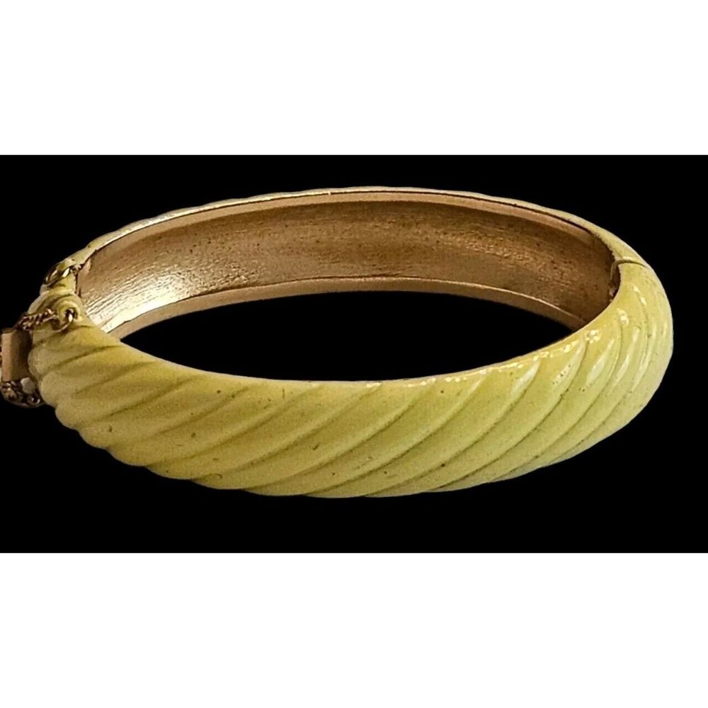 TRIFARI CANARY YELLOW  ENAMEL HINGED BANGLE BRACELET 1960s Vintage 7" EUC RARE